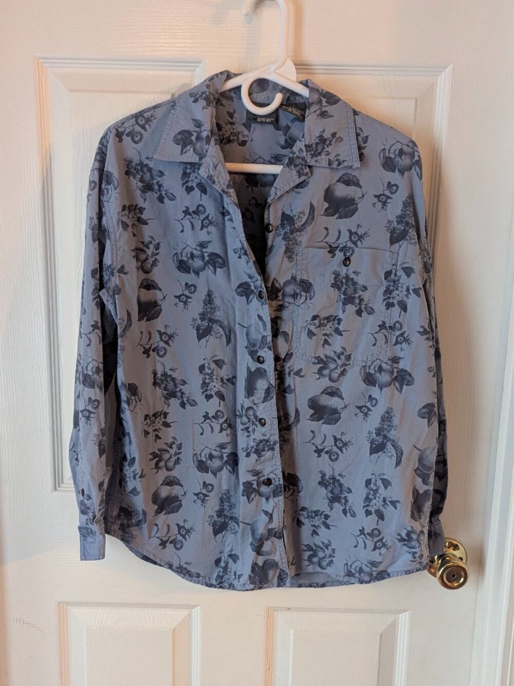 Liz Wear blue button down shirt - S